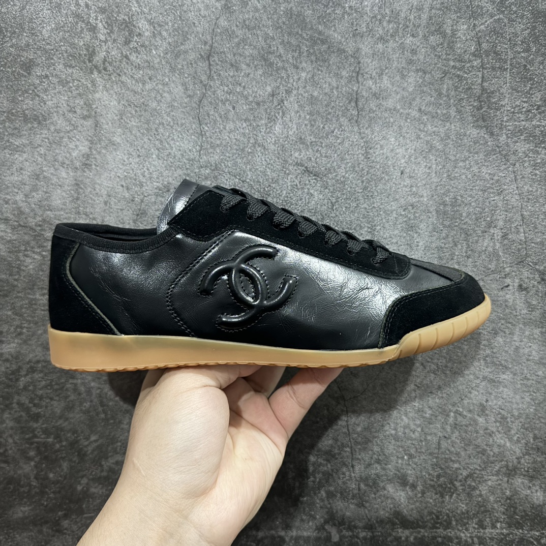 CHANEL 24SS Sneakers Flat Sole Lace-up Round Toe Quilted Style Versatile for all seasons 