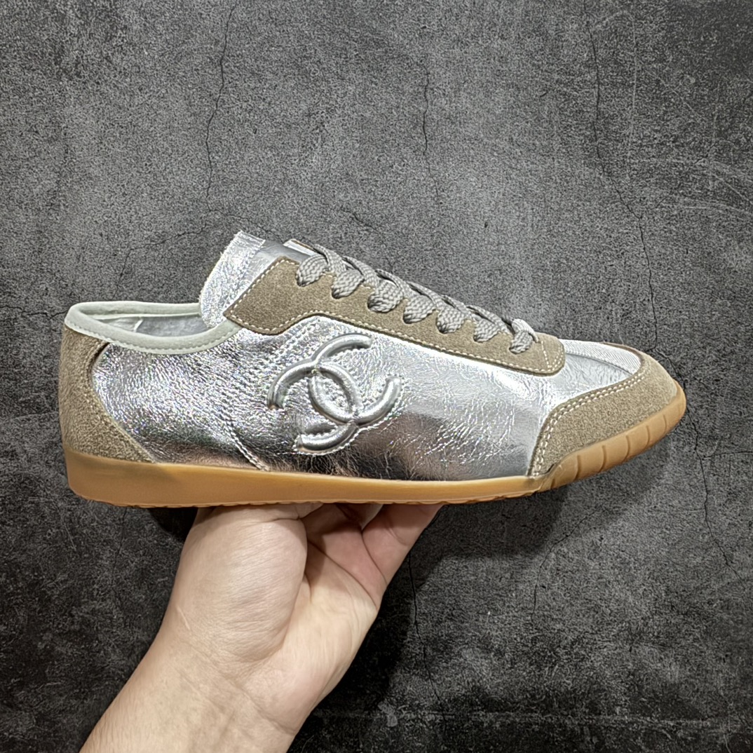 CHANEL 24SS Sneakers Flat Sole Lace-up Round Toe Quilted Style Versatile for all seasons 