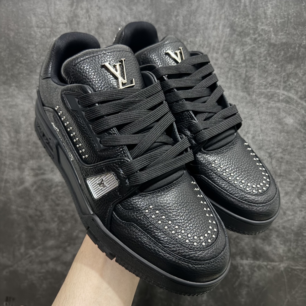 Louis Vuitton Trainer Series Sneakers Black rivets sports shoes